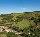 Monte Alegre do Sul, conhecida como a "Capital da Cacha&ccedil;a".