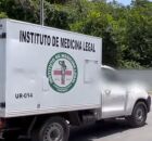 Carro do IML em terreno de f&aacute;brica em Paulista.
