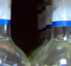 Garrafas de bebidas alco&oacute;licas.