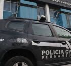 Viatura da Pol&iacute;cia Civil no DHPP.