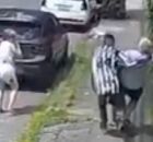 Momento em que casal de idosos &eacute; assaltado no Recife.