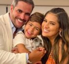 Simone Mendes com filho e marido.