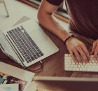 Conhe&ccedil;a as 5 principais profiss&otilde;es que rendem em d&oacute;lar no Brasil em 2025. 