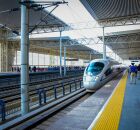 Um trem chin&ecirc;s alcan&ccedil;ou uma velocidade impressionante, pr&oacute;xima &agrave; de um Boeing 747.