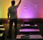 Professor em sala de aula 