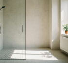 Novo estilo de banheiro sem box de vidro promete acabar com o mofo e dominar 2026. 