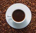 O caf&eacute; subiu quase 60% e 24% dos brasileiros j&aacute; reduziram o consumo. 