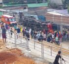 Caminh&atilde;o ap&oacute;s tombar em S&atilde;o Louren&ccedil;o.