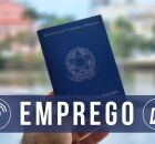 Carteira de trabalho com fundo no Recife, capital de Pernambuco.