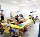 Crian&ccedil;as na escola