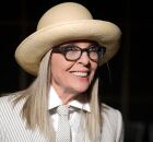 Fam&iacute;lia revela causa da morte da vencedora do Oscar Diane Keaton