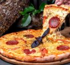 Imagem ilustrativa de uma pizza.