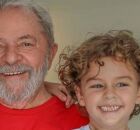 Lula e seu neto Arthur.