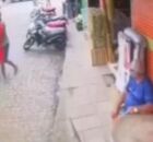 Mulher sendo esfaqueada pelo ex-companheiro em via p&uacute;blica.