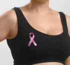 Mulher com la&ccedil;o rosa.