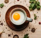 Ovo no micro-ondas na x&iacute;cara &eacute; a tend&ecirc;ncia do momento, vida saud&aacute;vel. 