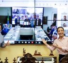 Raquel Lyra durante lan&ccedil;amento do edital para retomada de obras da ferrovia. 