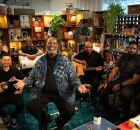 Tiny Desk: entenda o fen&ocirc;meno musical que j&aacute; conta com apresenta&ccedil;&otilde;es de Jo&atilde;o Gomes e P&eacute;ricles