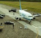 Acima, a reprodu&ccedil;&atilde;o da chegada do avi&atilde;o sequestrado ao aeroporto de Goi&acirc;nia, em Goi&aacute;s, feita para o filme "O Sequestro do Voo 375".