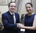 A governadora Raquel Lyra ao lado de Carlos Gil Rodrigues Filho.