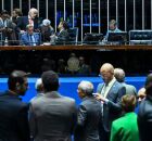 Governo enfrenta pauta-bomba sobre aposentadoria integral para agentes de sa&uacute;de. 