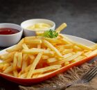 Aprenda o truque dos chefs para batata frita crocante e macia. 