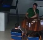 Nikolas Ferreira e Bolsonaro durante encontro. 