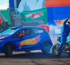 Beto Carrero suspende show acrob&aacute;tico ap&oacute;s piloto de moto morrer ao bater a cabe&ccedil;a em rampa