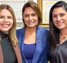 Clarissa T&eacute;rcio visita Michelle Bolsonaro.