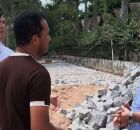 Coronel Feitosa acompanha pavimenta&ccedil;&atilde;o de rua.