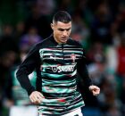 Cristiano Ronaldo durante aquecimento por Portugal.