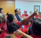 Guilherme Boulos com integrantes do MTST no Planalto.