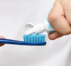 Limpar escova de dente corretamente evita contamina&ccedil;&atilde;o. 