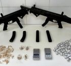 Armas e drogas apreendias em Jaboat&atilde;o.