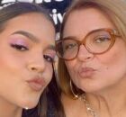 Mel Maia ao lado da m&atilde;e D&eacute;bora Maia. 