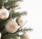 Conhe&ccedil;a as cores tend&ecirc;ncia para o Natal 2025 que substituem o vermelho. 