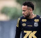 Neymar em treinamento pelo Santos antes de duelo contra o Flamengo.