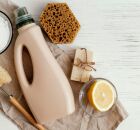 Aprenda a fazer sab&atilde;o l&iacute;quido caseiro com &oacute;leo usado de cozinha. 