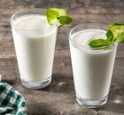 Kefir fermentado em casa oferece uma bebida mais leve e com menor teor de lactose para muitas pessoas.