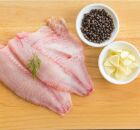 Til&aacute;pia preparada de forma simples, mostrando por que o peixe se tornou presen&ccedil;a comum na mesa dos brasileiros.