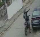 Momento em PM &agrave; paisana reage tentativa de assalto na V&aacute;rzea, Zona Oeste do Recife.