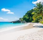 Taipu de Fora, na Pen&iacute;nsula de Mara&uacute;, virou tend&ecirc;ncia em 2025 por sua beleza &uacute;nica e tranquilidade. 