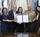 Raquel Lyra firma conv&ecirc;nio com o Ex&eacute;rcito.