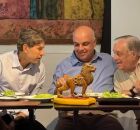Presidente do Sport, Yuri Rom&atilde;o, ao centro, com os ex-presidentes Gustavo Dubeux (E) e Severino Ot&aacute;vio, Branquinho (D)  Foto: Paulo Paiva/SCR