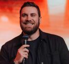 Pastor Andr&eacute; Fernandes comandou o show da virada no SBT. 