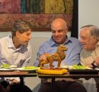 Gustavo Dubeux, Yuri Rom&atilde;o e Branquinho reunidos em foto.