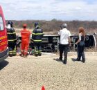 Equipes de resgate no local do acidente com &ocirc;nibus da Univasf.