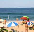 Primeira praia de nudismo do Brasil pode ter pr&aacute;tica proibida; entenda motivo