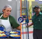 Cozinheira e porteiro de escola.