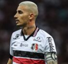Thiago Galhardo revela cr&iacute;tica a ex-companheiro de Santa Cruz: "falso crente".